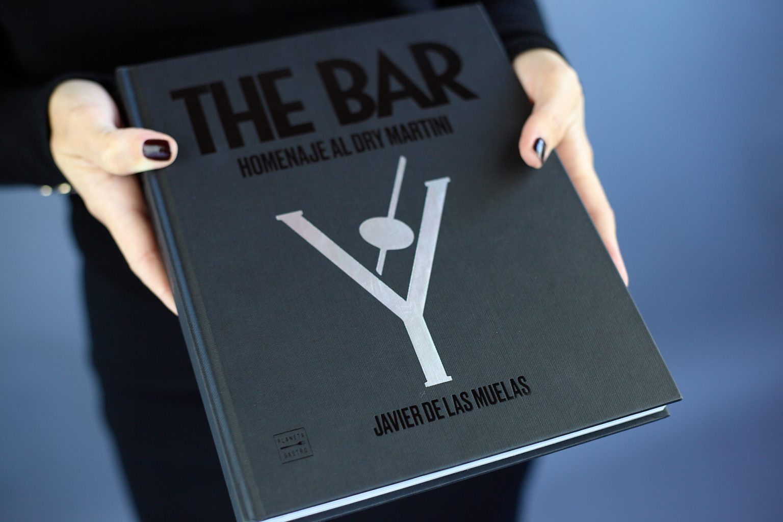 Diseño y dirección de arte del libro The Bar: Tributo al Dry Martini de Javier de las Muelas para Planeta Gastro.