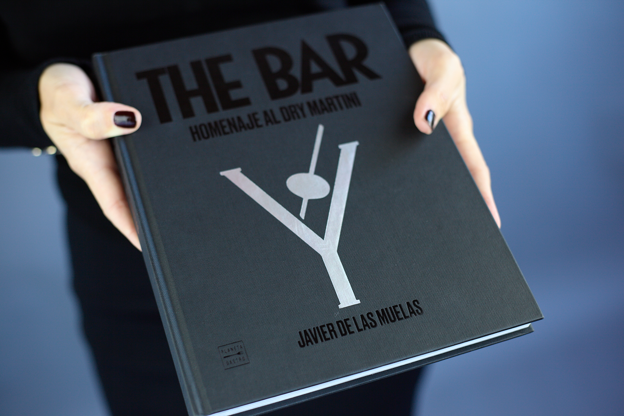 Diseño y dirección de arte del libro The Bar: Tributo al Dry Martini de Javier de las Muelas para Planeta Gastro.