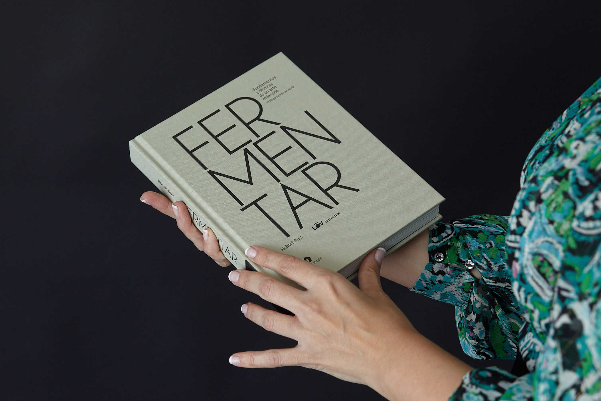 Diseño, dirección de arte y maquetación del libro Fermentar de LOV Ferments para la editorial de gastronomía Cinco Tintas.