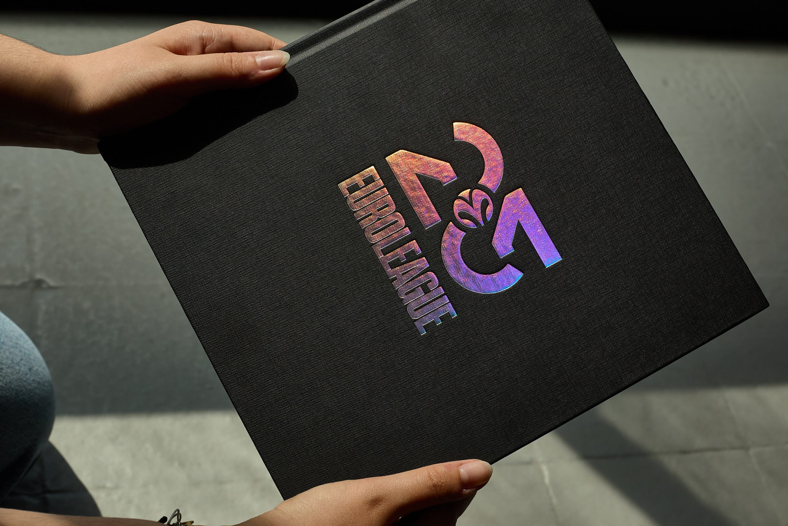 Libro edición especial por los 25 años de euroleague sobre el que giraron las celebraciones en la final de la Final Four de Abu Dhabi 2025.