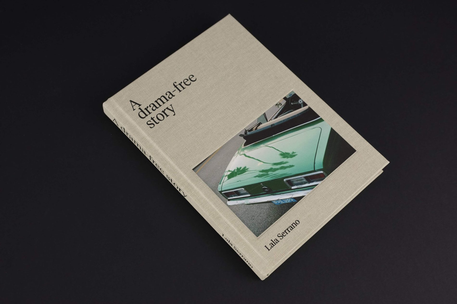 Diseño, conceptualización y la edición fotográfica del fotolibro A Drama-free Story de la fotógrafa Lala Serrano. Una road movie a través de LA.